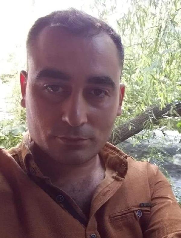 Toprak boşaltırken elektrik akımına kapılan kamyon şoförü öldü