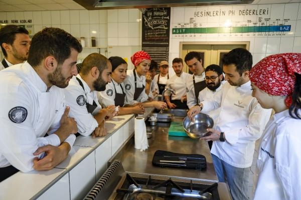 Turizm sektöründe iş gücü kaybı yaşayan Avrupa'nın gözü, Türkiye'de