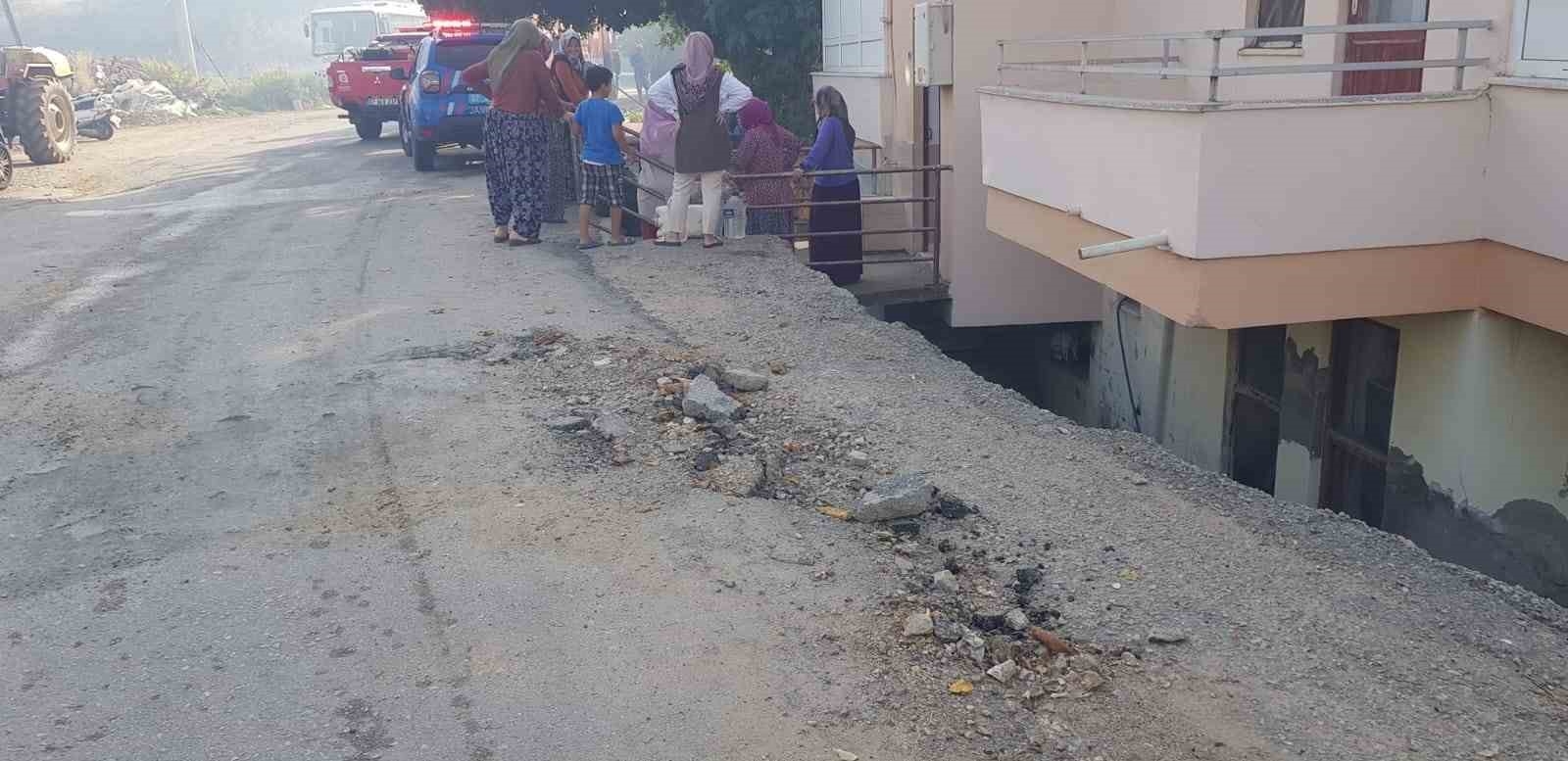 Yakılan sera atıkları yangına sebep oldu