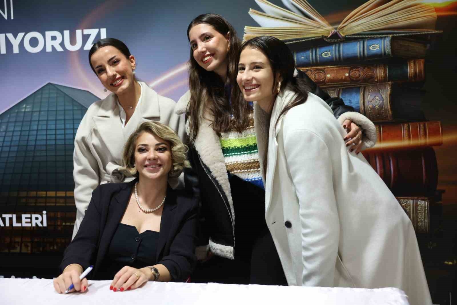 Yazarlar, 13. Antalya Kitap Fuarı'nda okurlarıyla buluşuyor