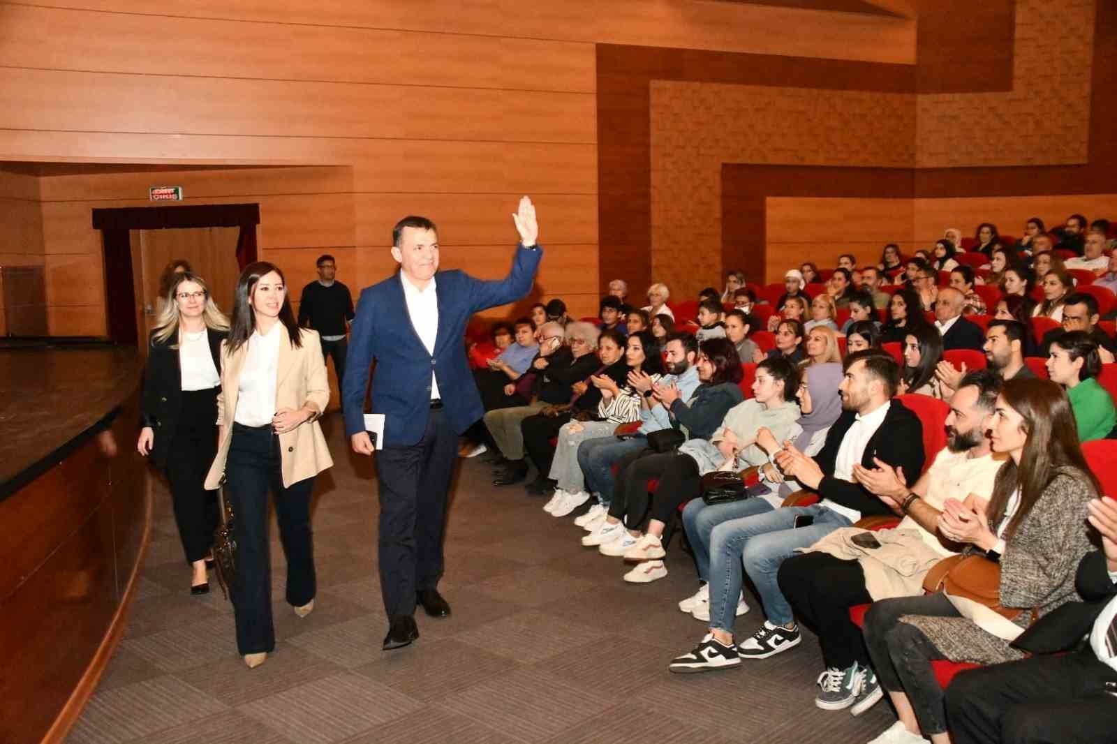 Yenişehir Belediyesi 9 günlük tiyatro festivalinde 13 bin sanatseveri ağırladı