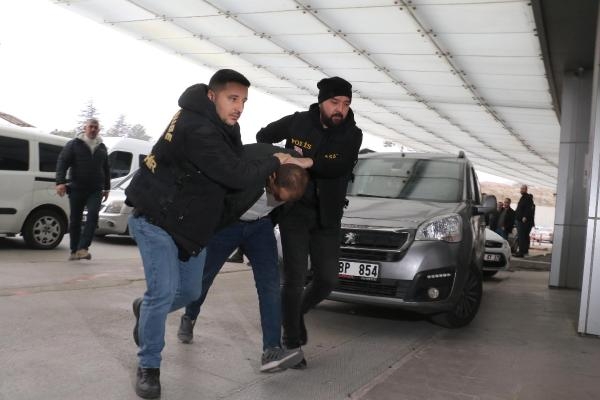 Yüzme antrenörünü öldürdü, duruşmada ailesine başsağlığı diledi
