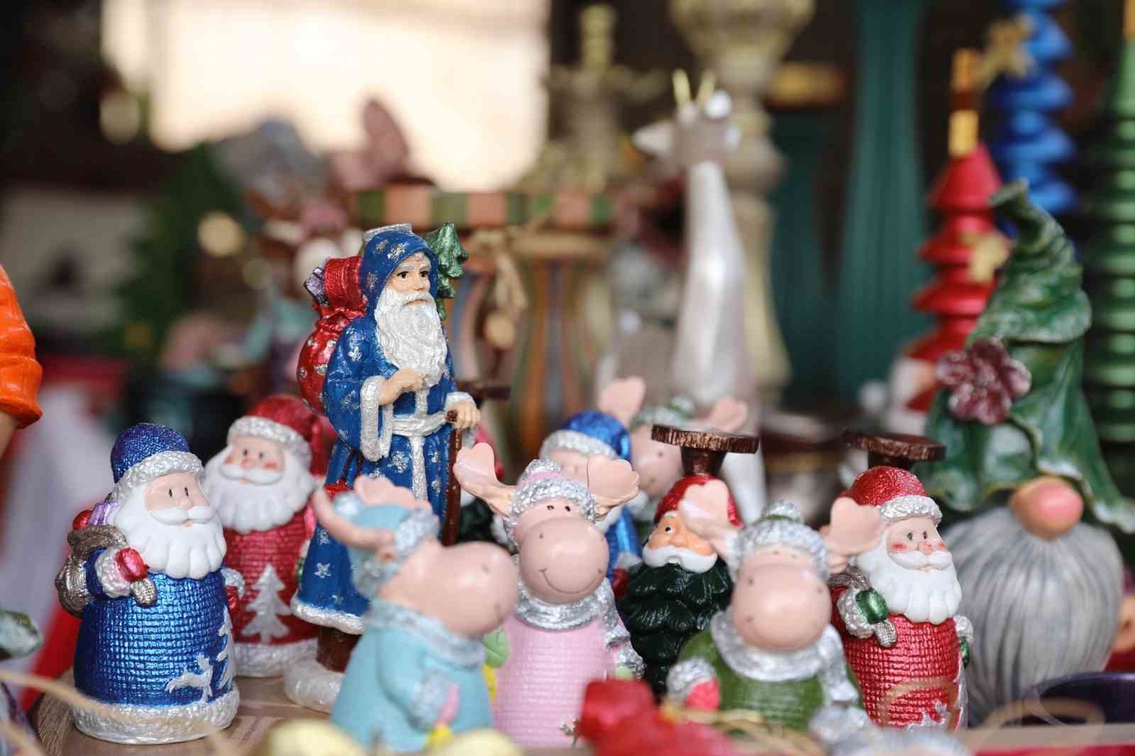 13. Alanya Uluslararası Yeni Yıl Pazarı renkli görüntülere sahne oldu