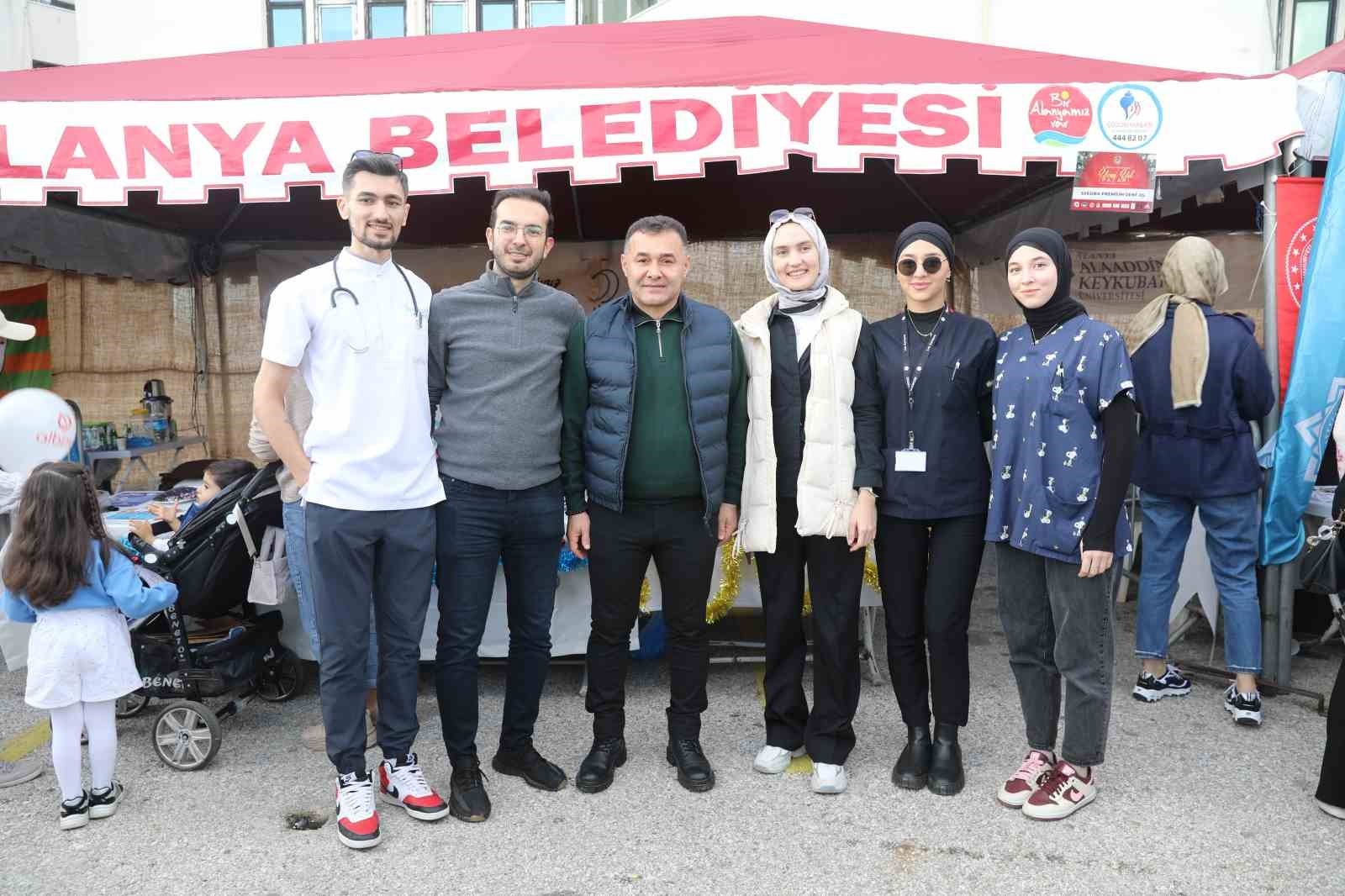 13. Alanya Uluslararası Yeni Yıl Pazarı renkli görüntülere sahne oldu