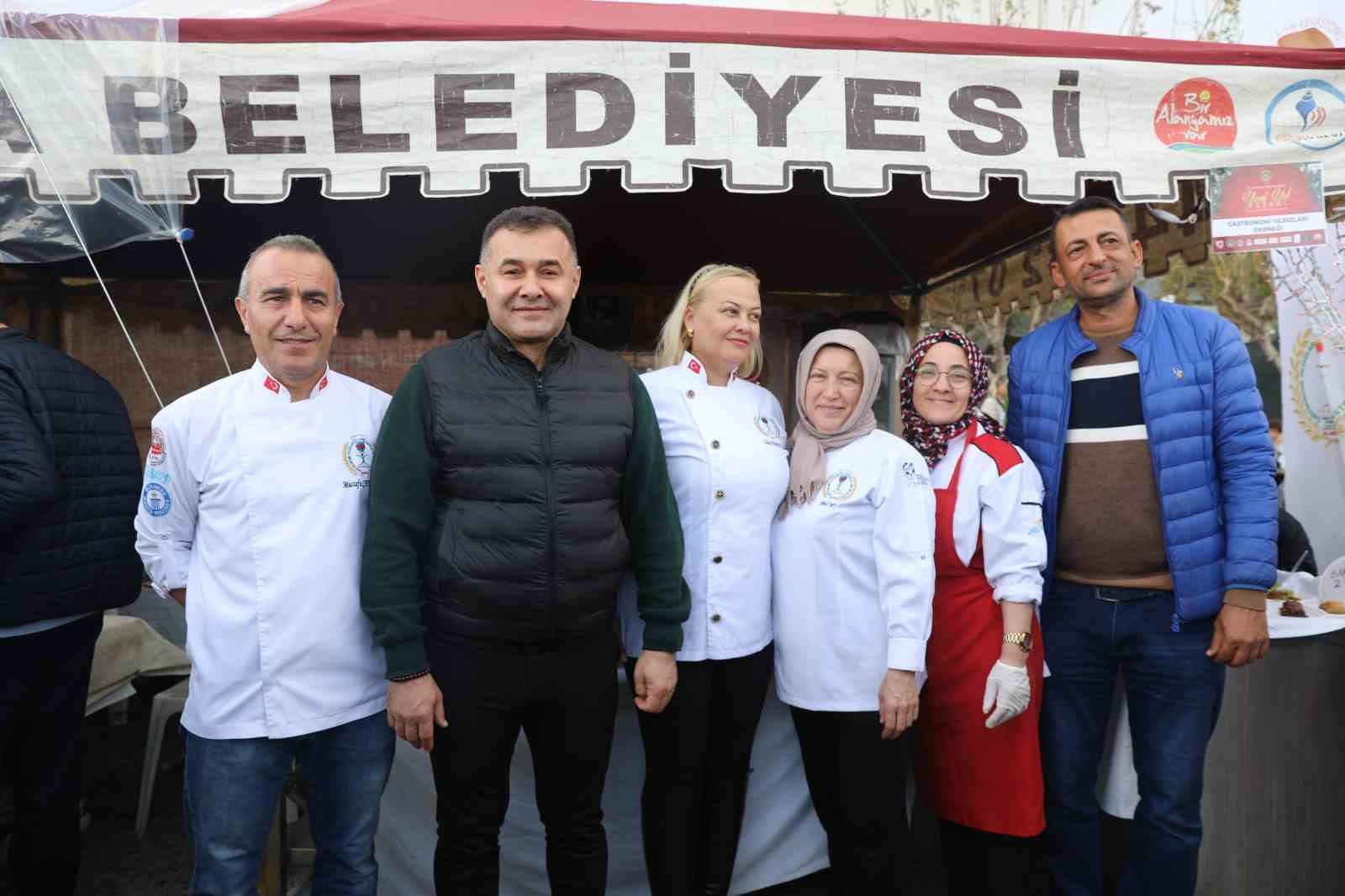 13. Alanya Uluslararası Yeni Yıl Pazarı renkli görüntülere sahne oldu