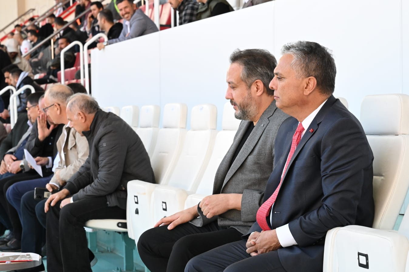 Uysal ve Boztepe yan yana