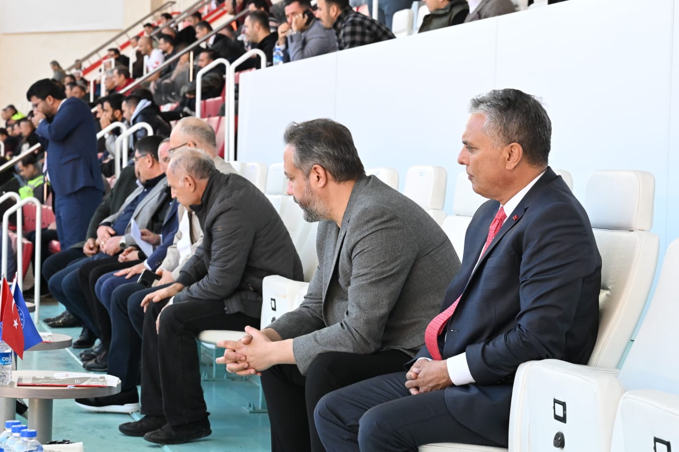 Uysal ve Boztepe yan yana