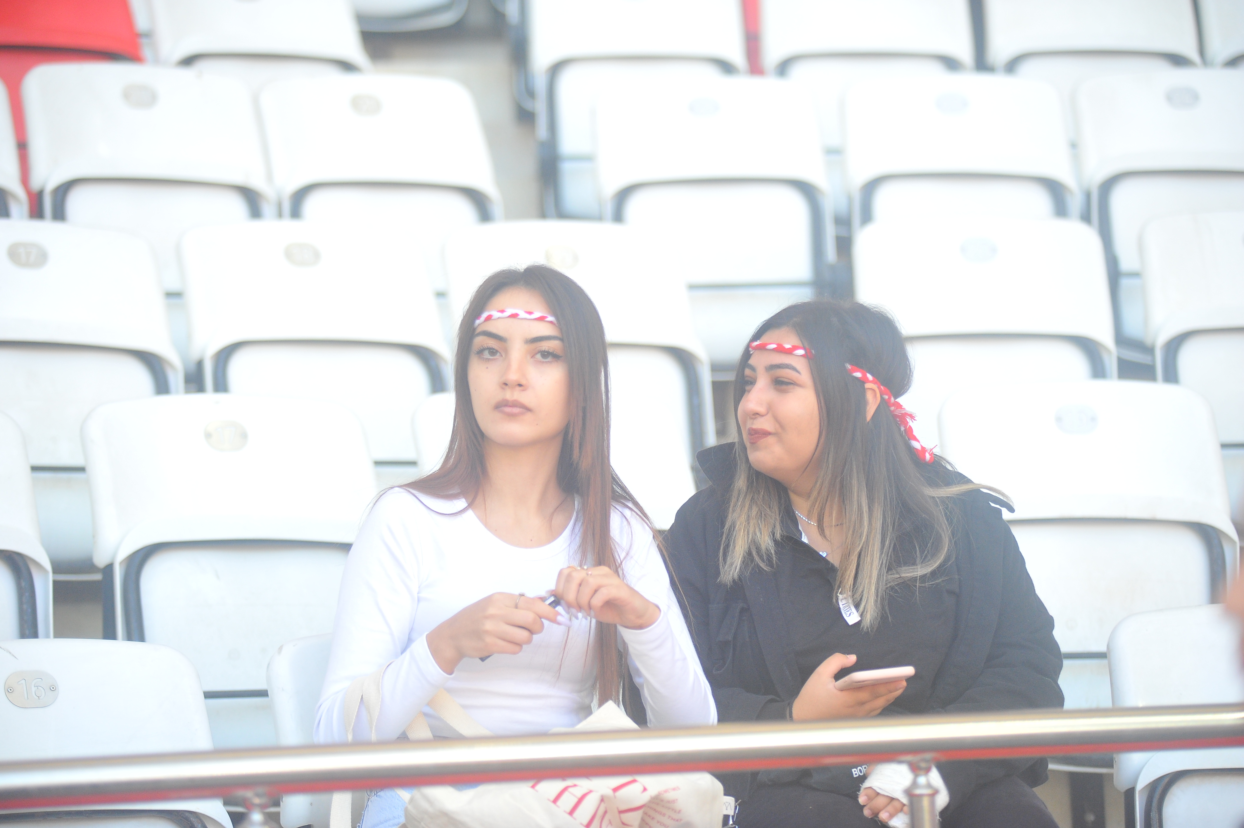 Tribünler de takımın formuna ortak oldu