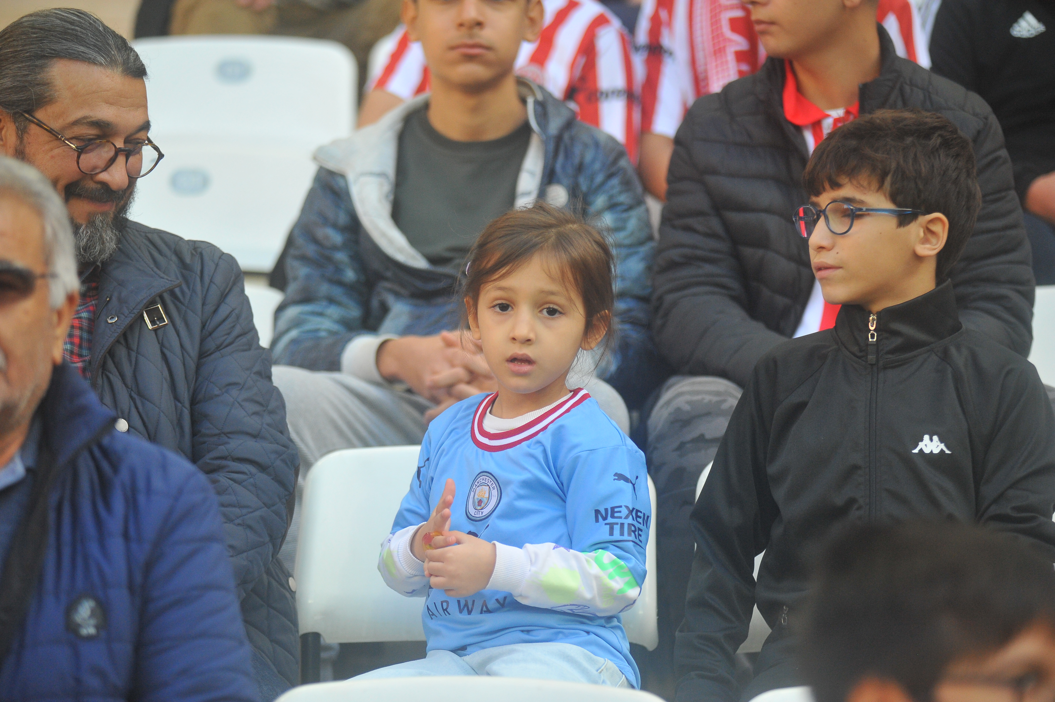 Tribünler de takımın formuna ortak oldu