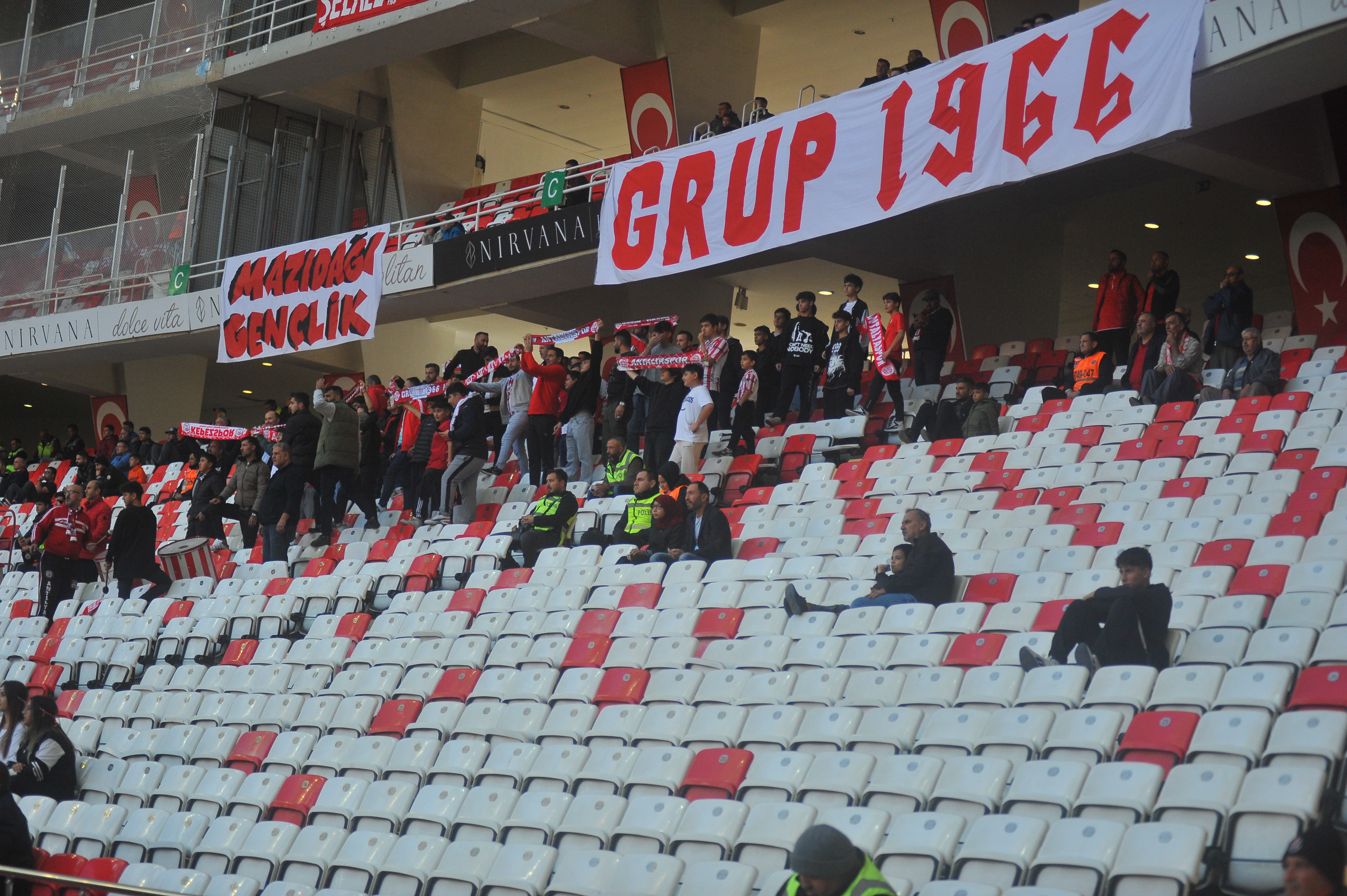 Boşluklar dikkat çekti