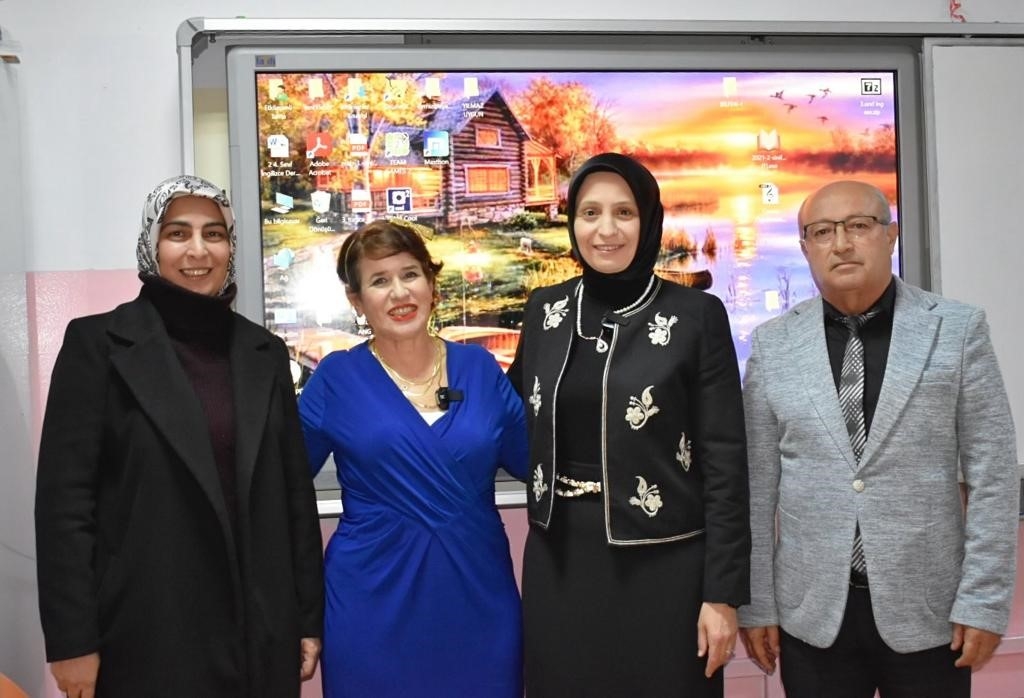 43 yıllık öğretmene Milli Eğitim Müdürü Durmuş'tan sürpriz ziyaret