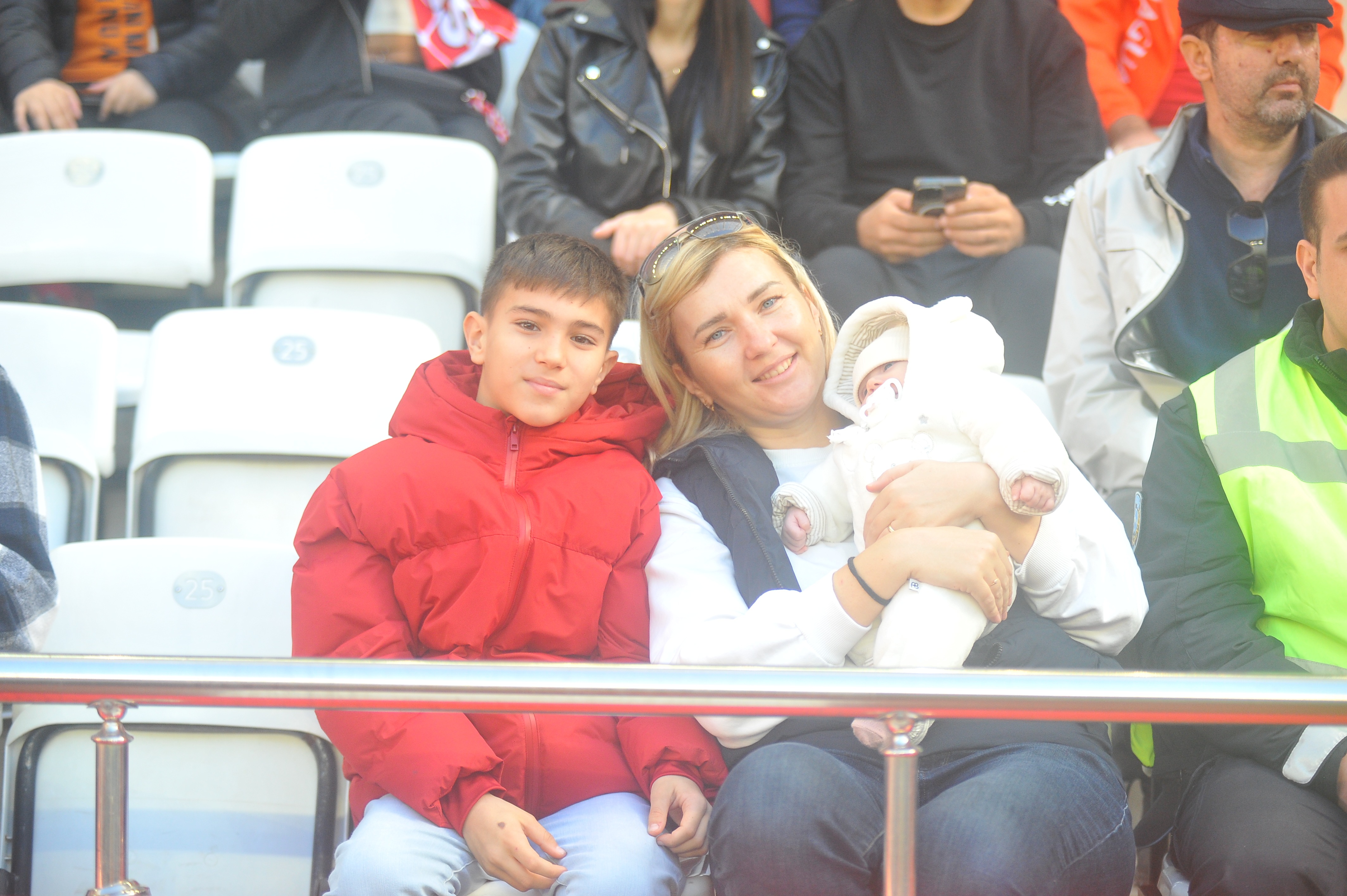 Tribünler de takımın formuna ortak oldu