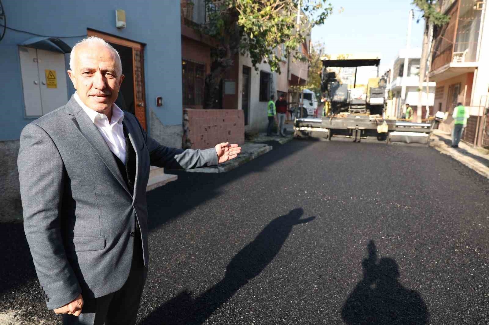 Akdeniz Belediyesi, kendi ürettiği asfaltı dökmeye başladı