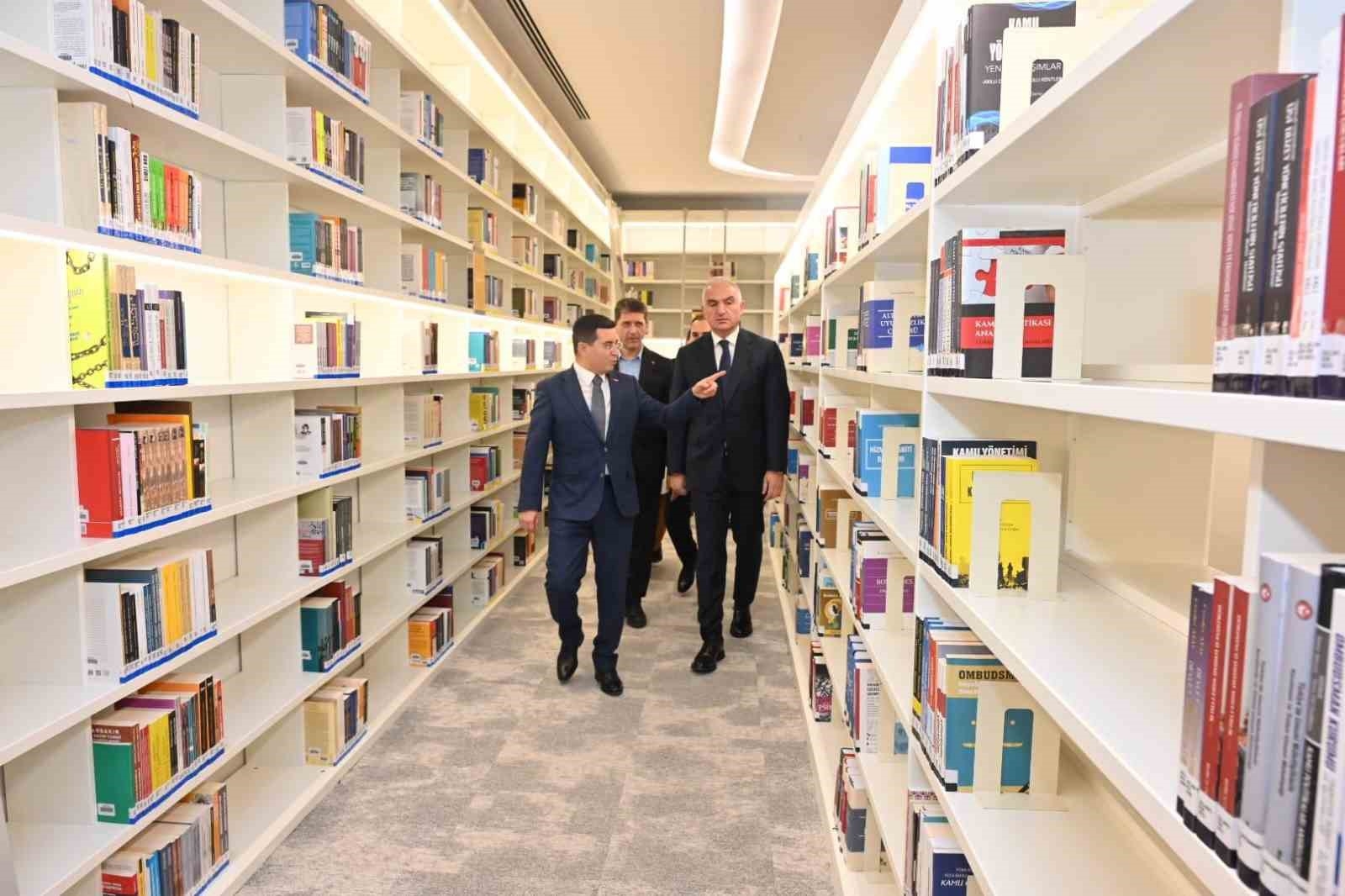 Akdeniz'in en büyük kütüphanesi, Bakan Ersoy'un katılımıyla açıldı