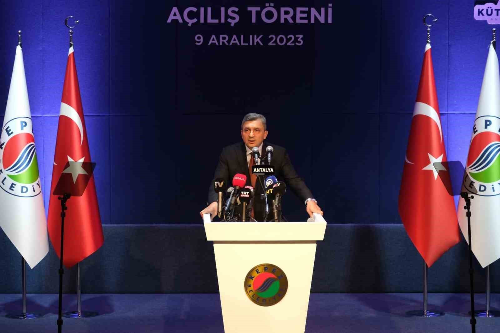 Akdeniz'in en büyük kütüphanesi, Bakan Ersoy'un katılımıyla açıldı