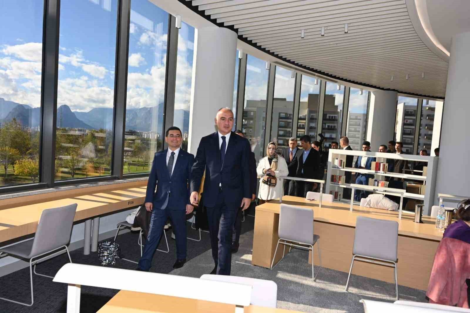 Akdeniz'in en büyük kütüphanesi, Bakan Ersoy'un katılımıyla açıldı