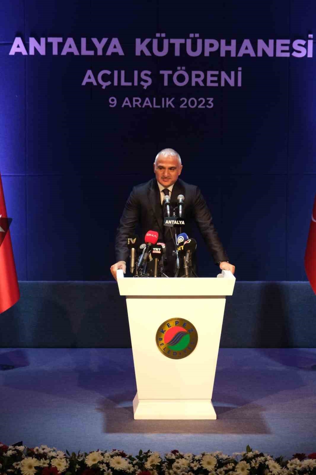 Akdeniz'in en büyük kütüphanesi, Bakan Ersoy'un katılımıyla açıldı