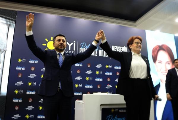 Akşener: Artık biz, kendimiz olmalıyız