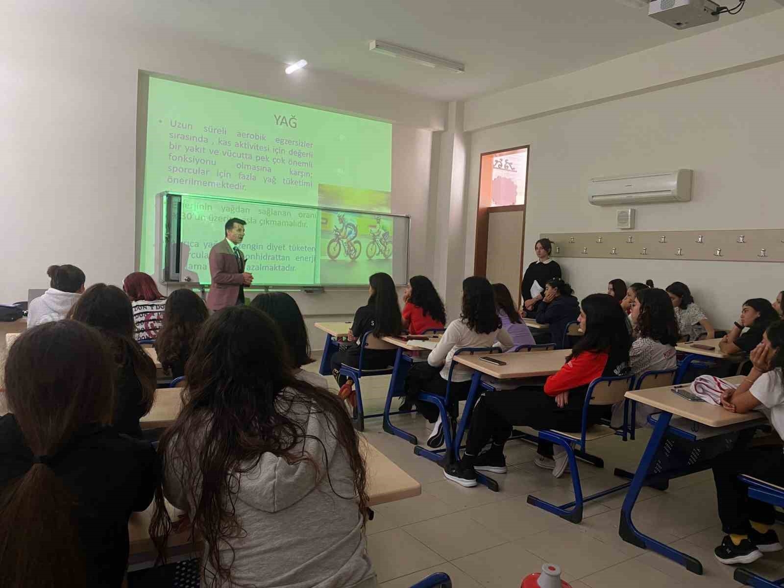 ALKÜ'den milli bisikletçilere tam destek