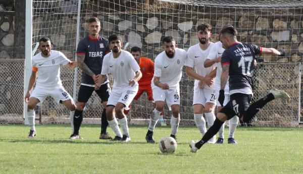 Amatör maçta 3'ü kırmızı toplam 15 kart çıktı