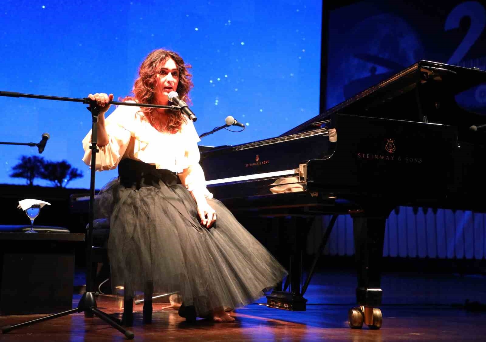 Anjelika Akbar'dan muhteşem konser