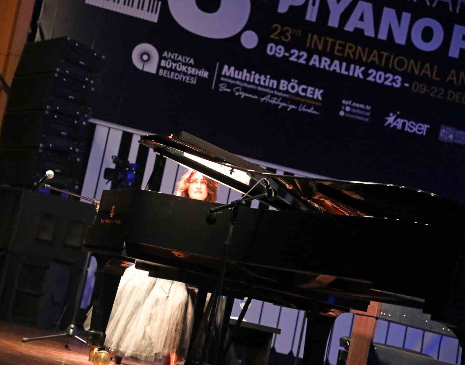Anjelika Akbar'dan muhteşem konser
