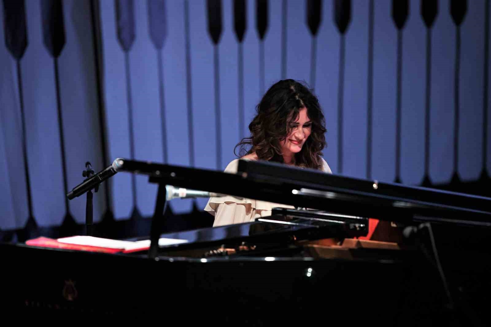 Anjelika Akbar'dan muhteşem konser