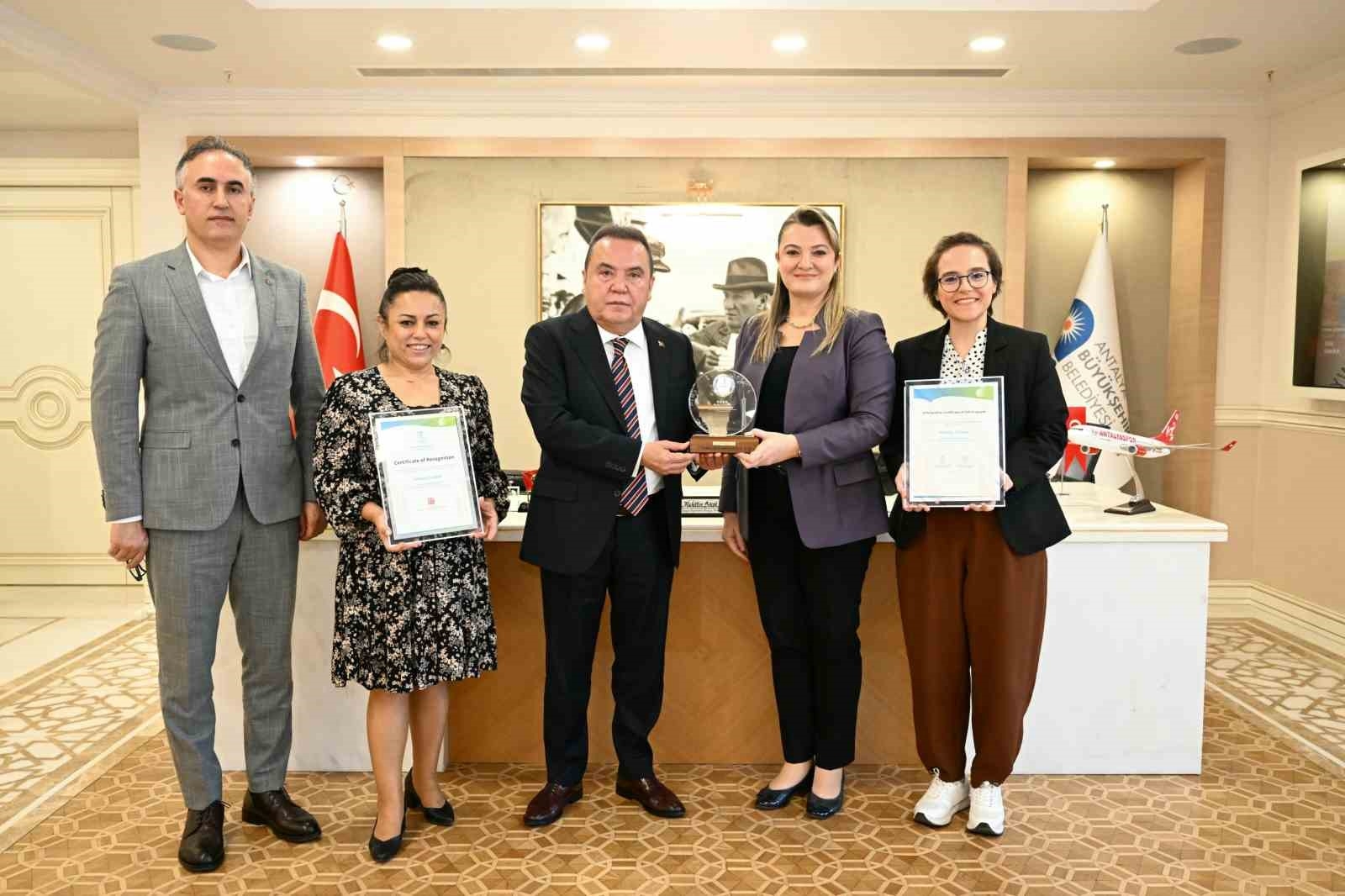 Antalya Büyükşehir Belediyesi'ne Çin'den "Onur Ödülü"
