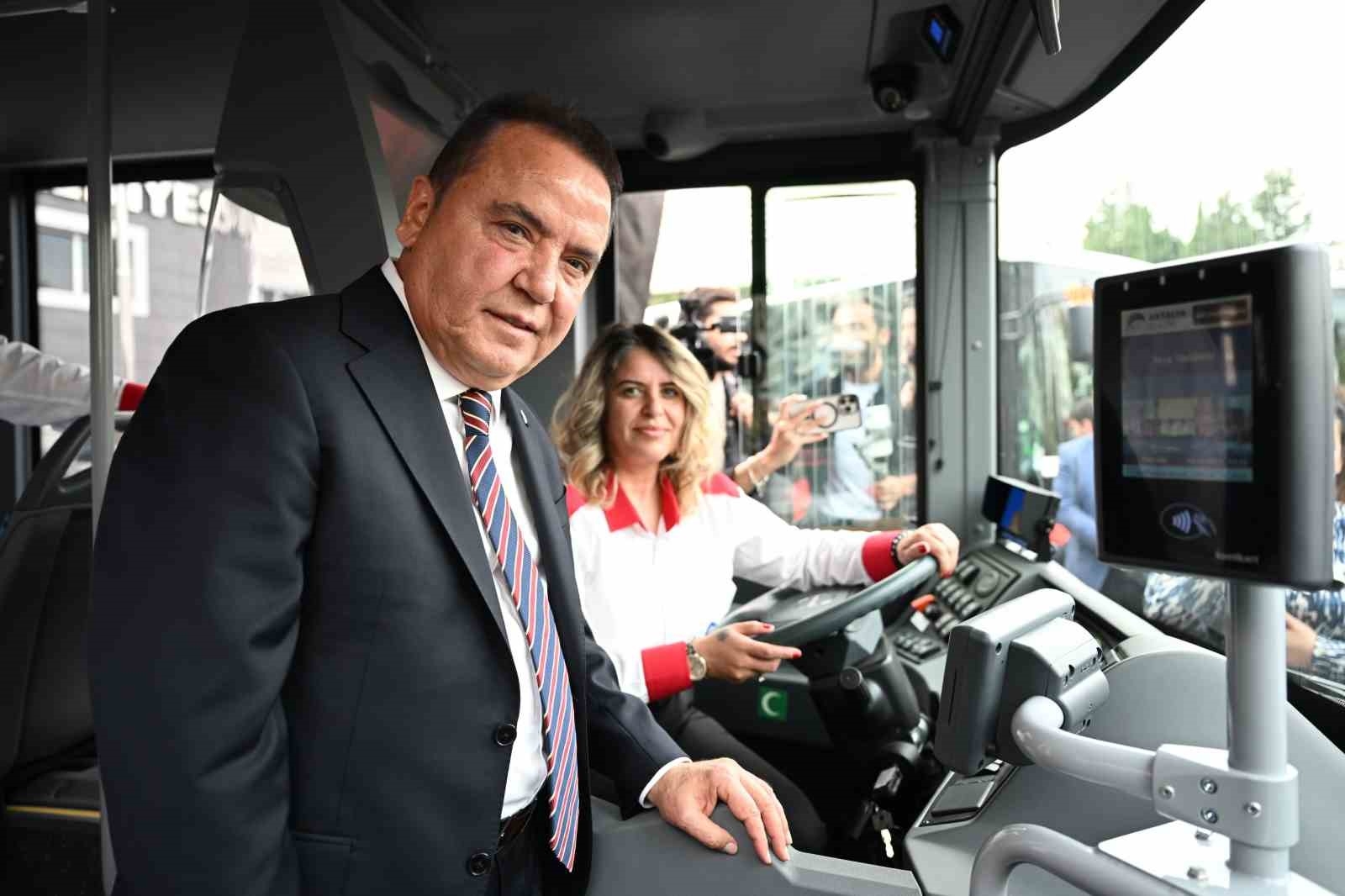 Antalya Büyükşehir toplu taşıma filosuna 20 yeni otobüs kattı