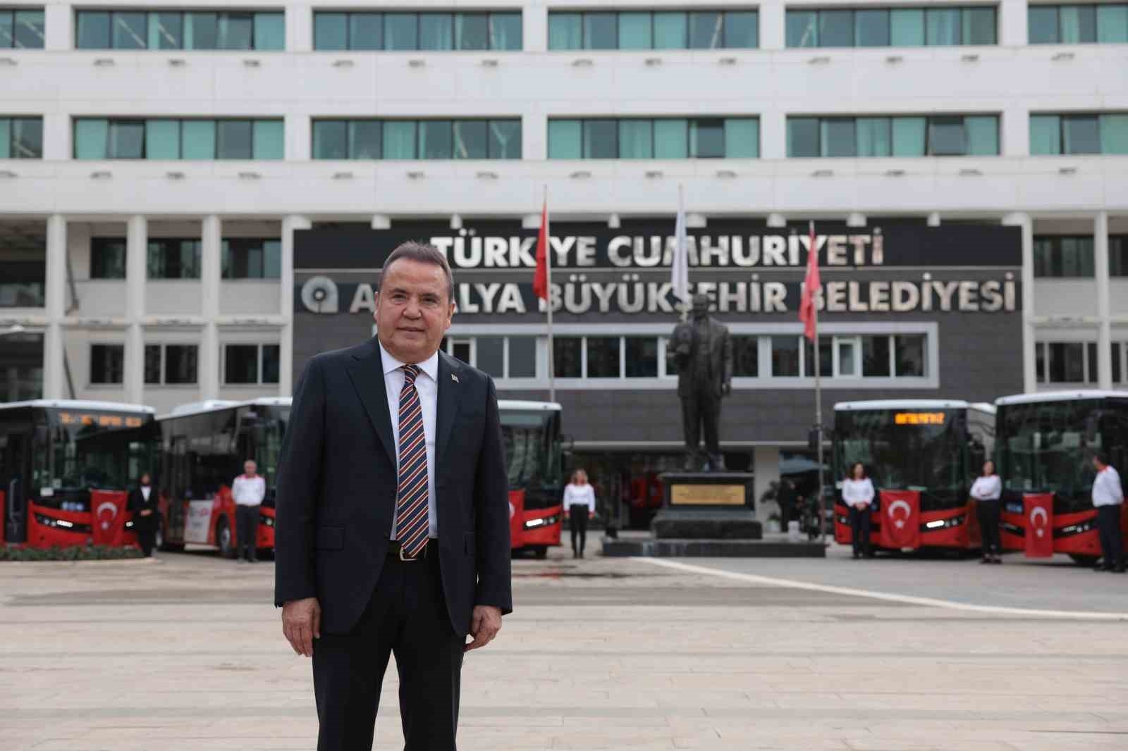 Antalya Büyükşehir toplu taşıma filosuna 20 yeni otobüs kattı