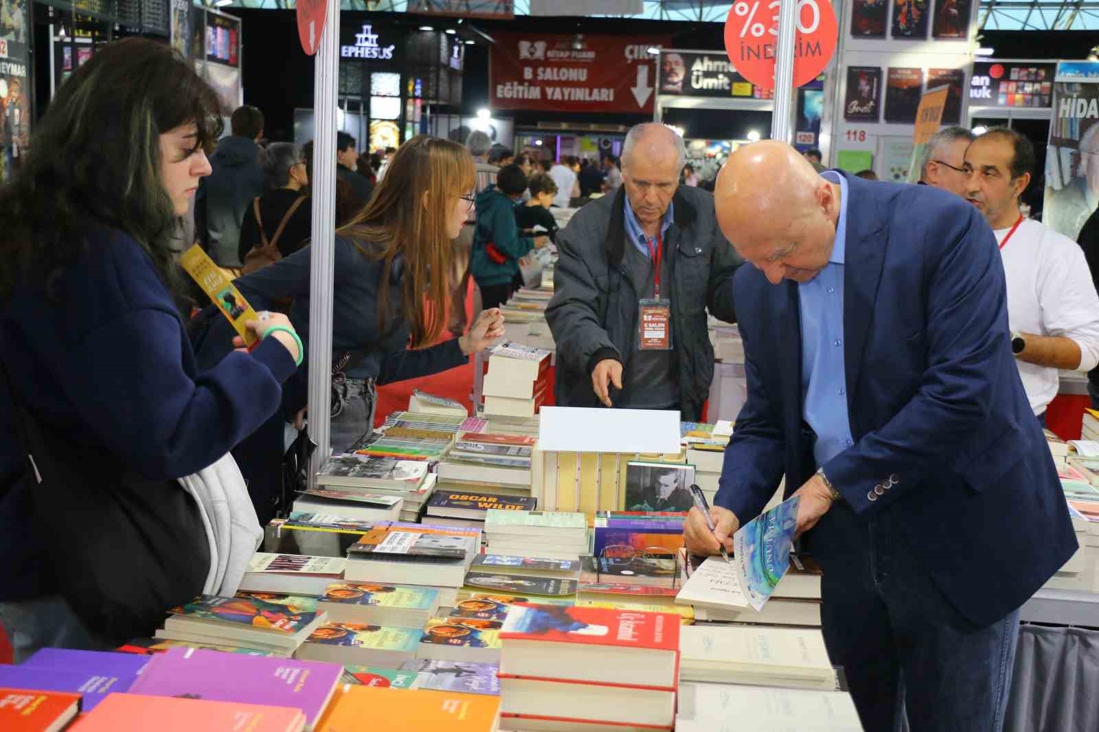 Antalya Kitap Fuarı'nda müzikal söyleşi