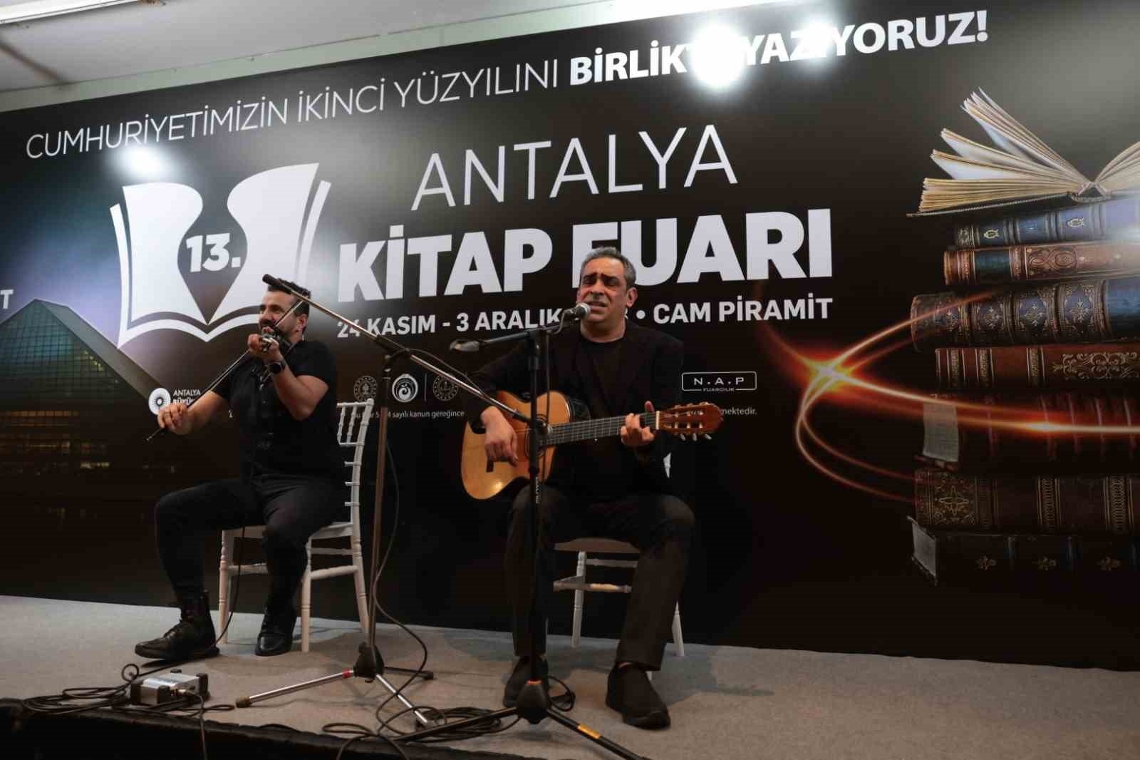 Antalya Kitap Fuarı'nda müzikal söyleşi