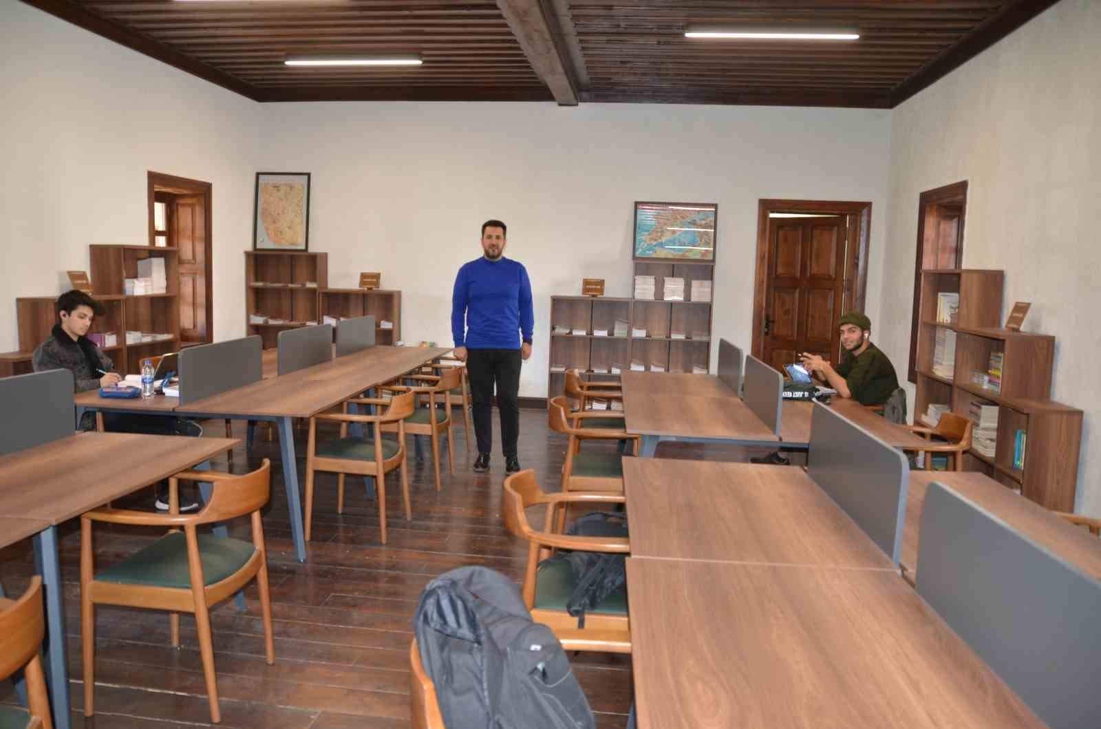 Antalya'da 90 yıllık "Taş Mektep" restore edilerek kütüphaneye dönüştürüldü