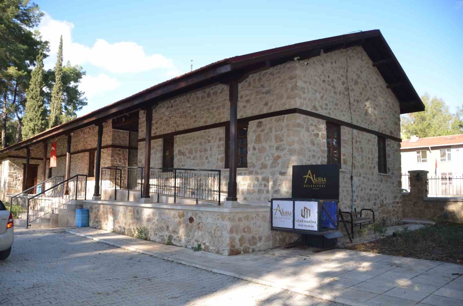 Antalya'da 90 yıllık "Taş Mektep" restore edilerek kütüphaneye dönüştürüldü