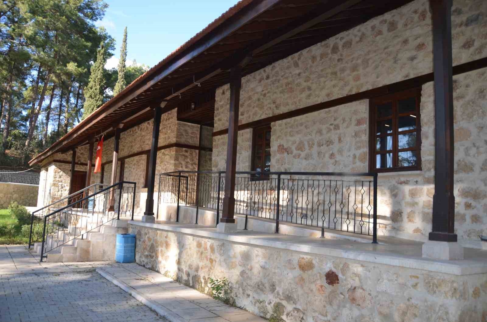 Antalya'da 90 yıllık "Taş Mektep" restore edilerek kütüphaneye dönüştürüldü