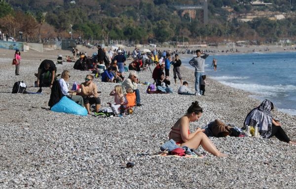 Antalya'da yağış sonrası deniz keyfi