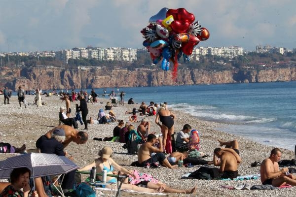Antalya'da yağış sonrası deniz keyfi