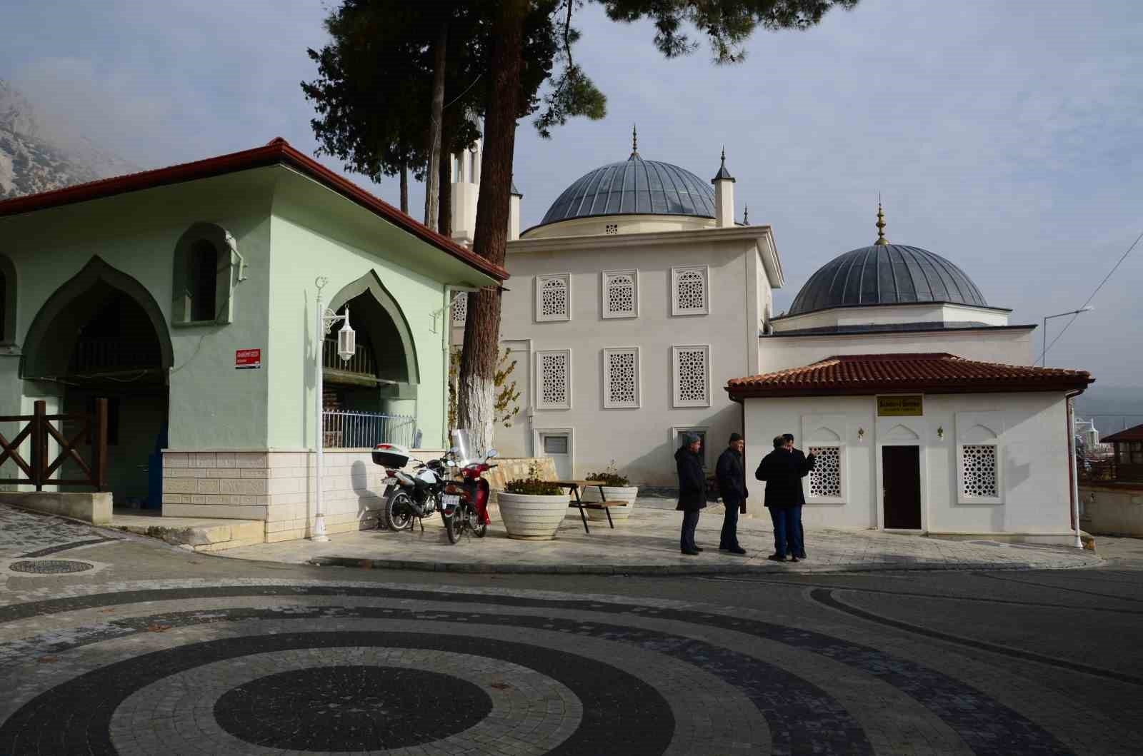 Antalya'nın manevi mimarlarından 'Sinan-ı Ümmi' türbesi restore edildi