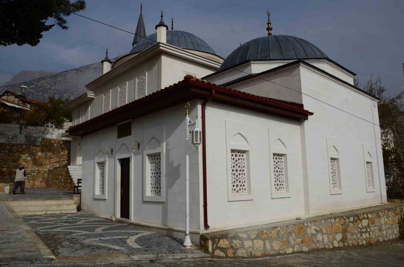 Antalya'nın manevi mimarlarından 'Sinan-ı Ümmi' türbesi restore edildi