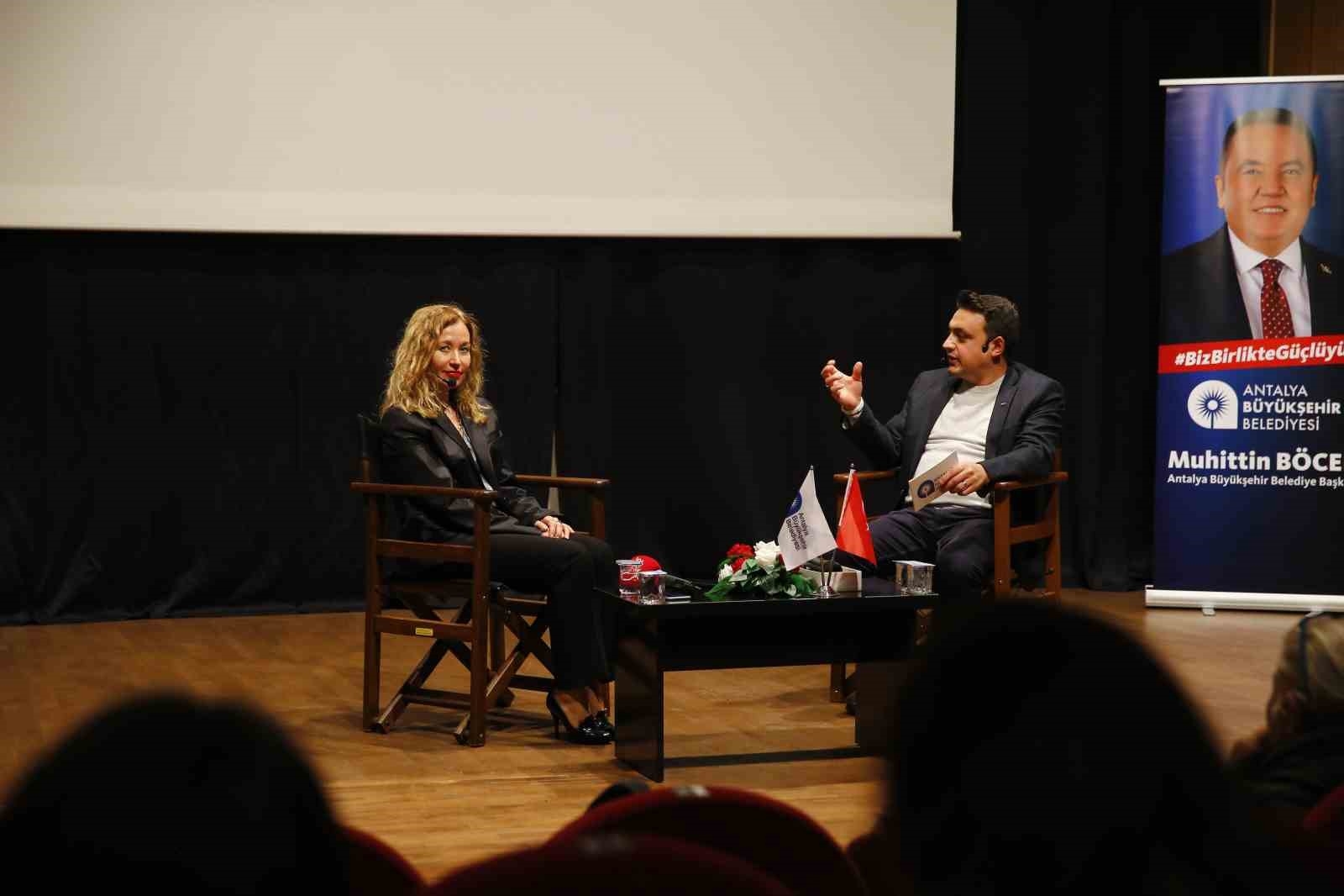 "Atatürk Kızı Sabiha Gökçen" belgeseli Antalyalılarla buluştu