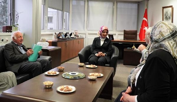 Bakan Göktaş, Cenevre'de yaşayan Türklerle bir araya geldi