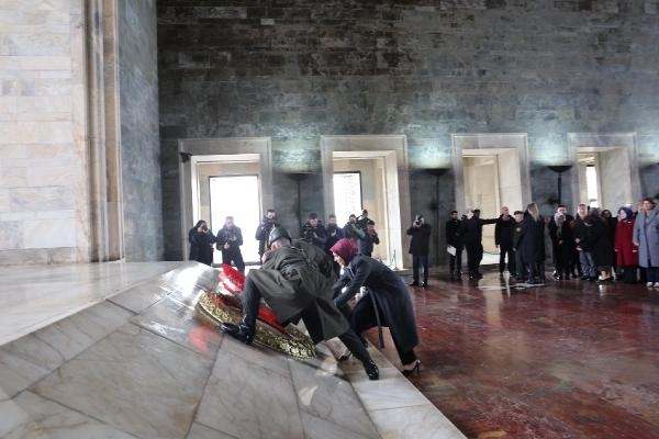 Bakan Göktaş, kadınlarla Anıtkabir'i ziyaret etti
