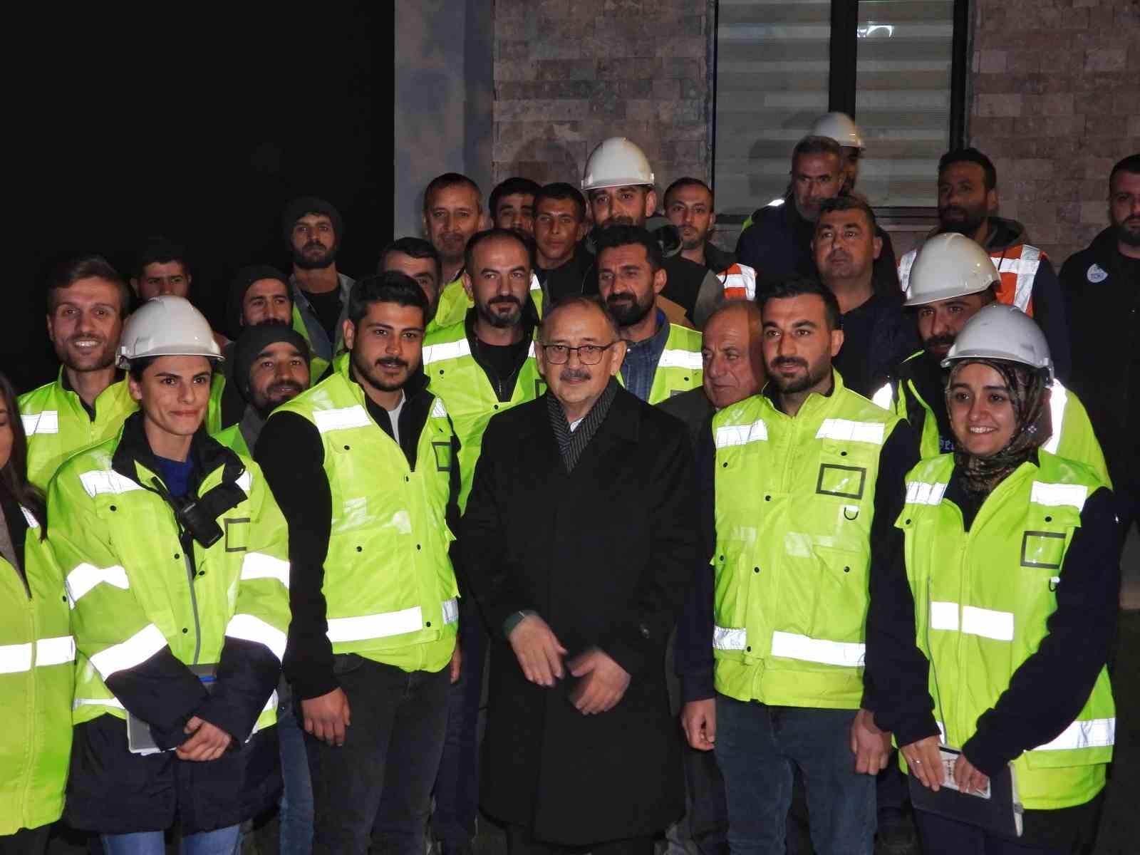 Bakan Özhaseki: "Şua n 307 bin kadar inşaata başladık"