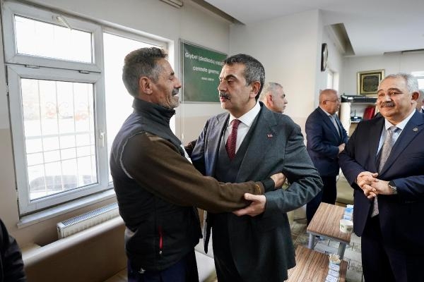 Bakan Tekin: Eğitimin yükü kolay omuzlanacak bir yük değil