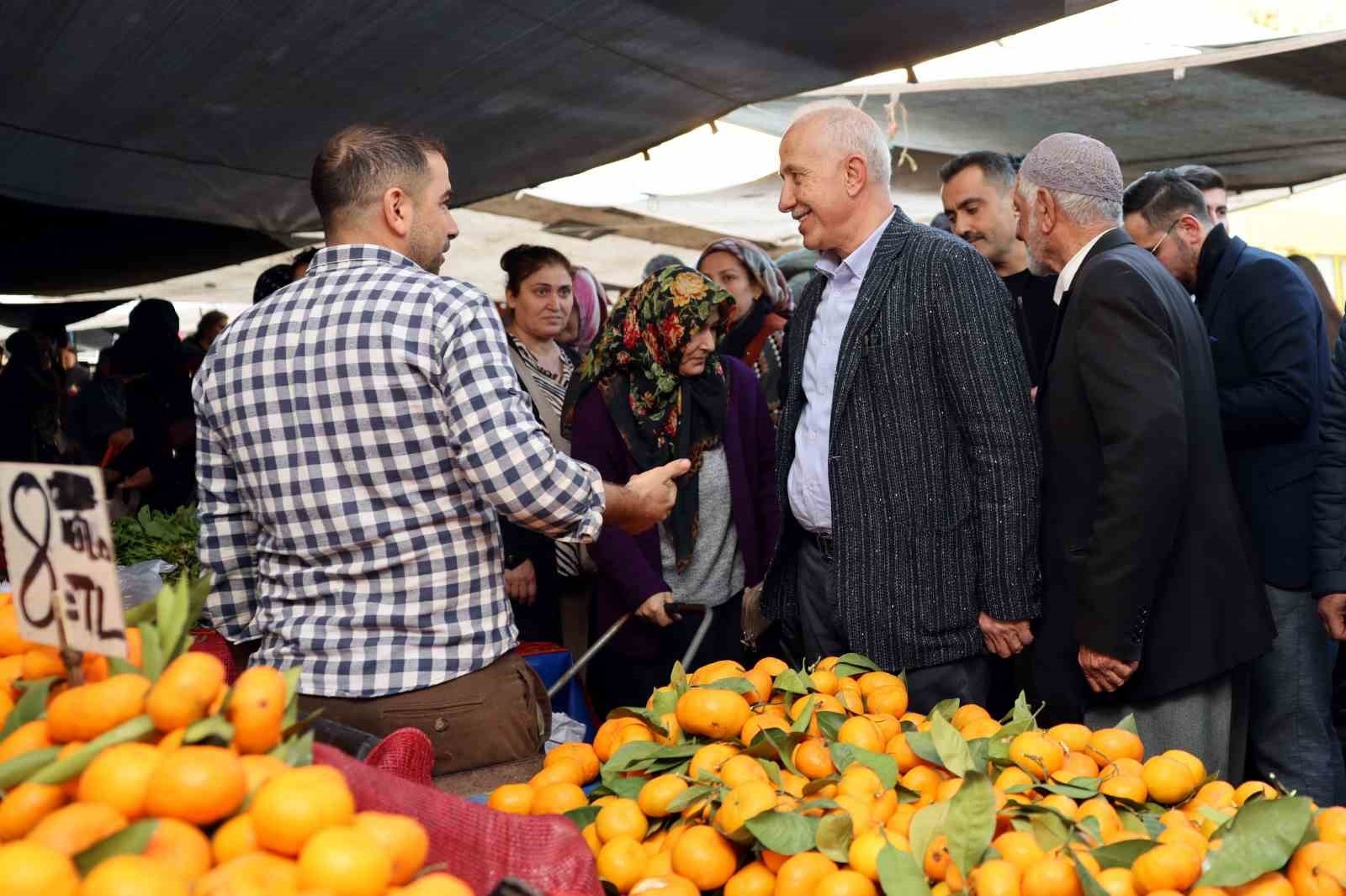 Başkan Gültak, pazar yerinde vatandaşların taleplerini dinledi