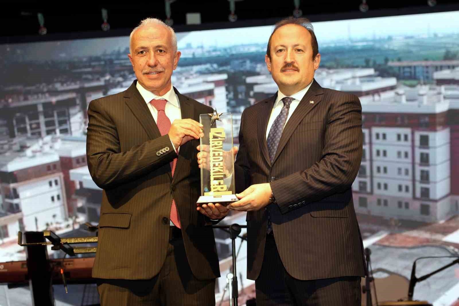 Başkan Gültak'a 'Yılın hizmet projesi' ödülü