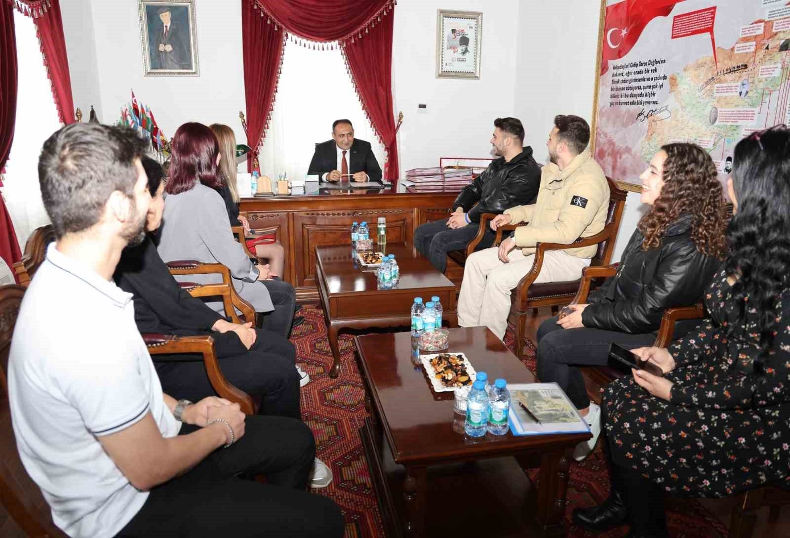 Başkan Yılmaz, üniversite öğrencilerine Toroslar'ın tarihi ve doğal güzelliklerini anlattı