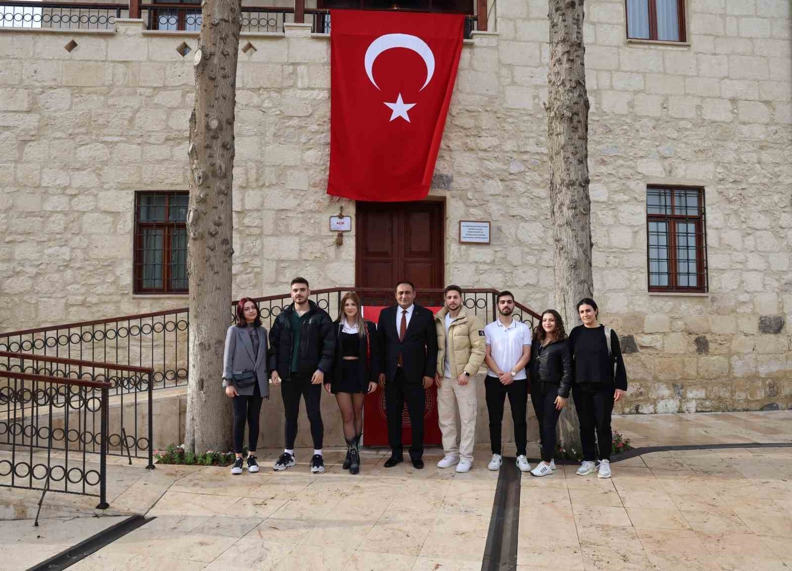 Başkan Yılmaz, üniversite öğrencilerine Toroslar'ın tarihi ve doğal güzelliklerini anlattı