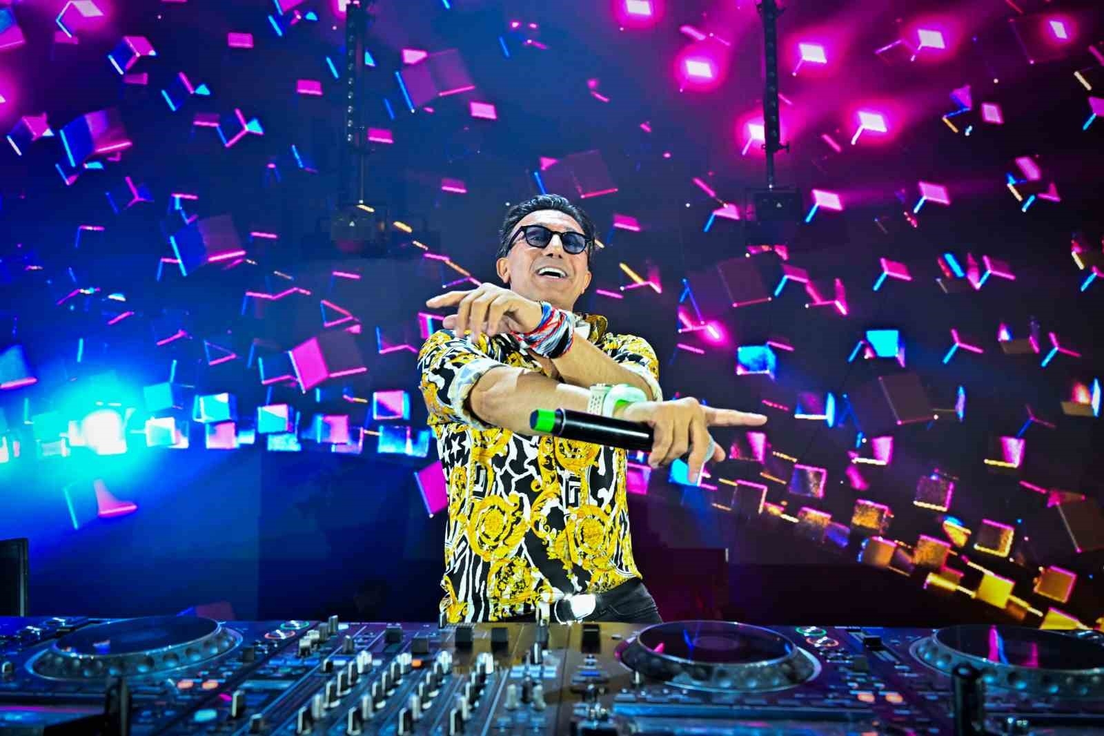 Beş bin kişilik "Fashion Party"