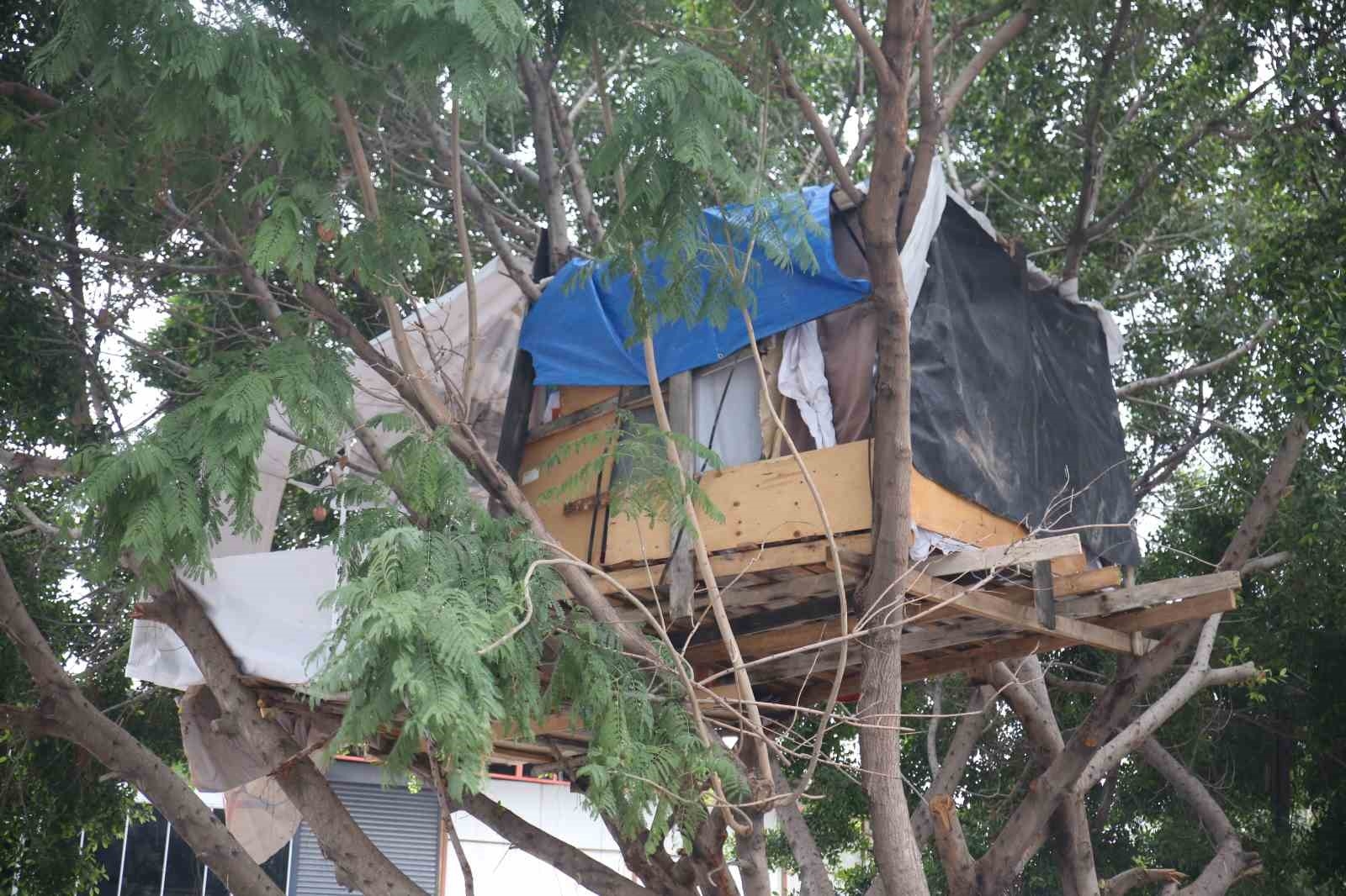 Bu evi gören dönüp bir daha bakıyor